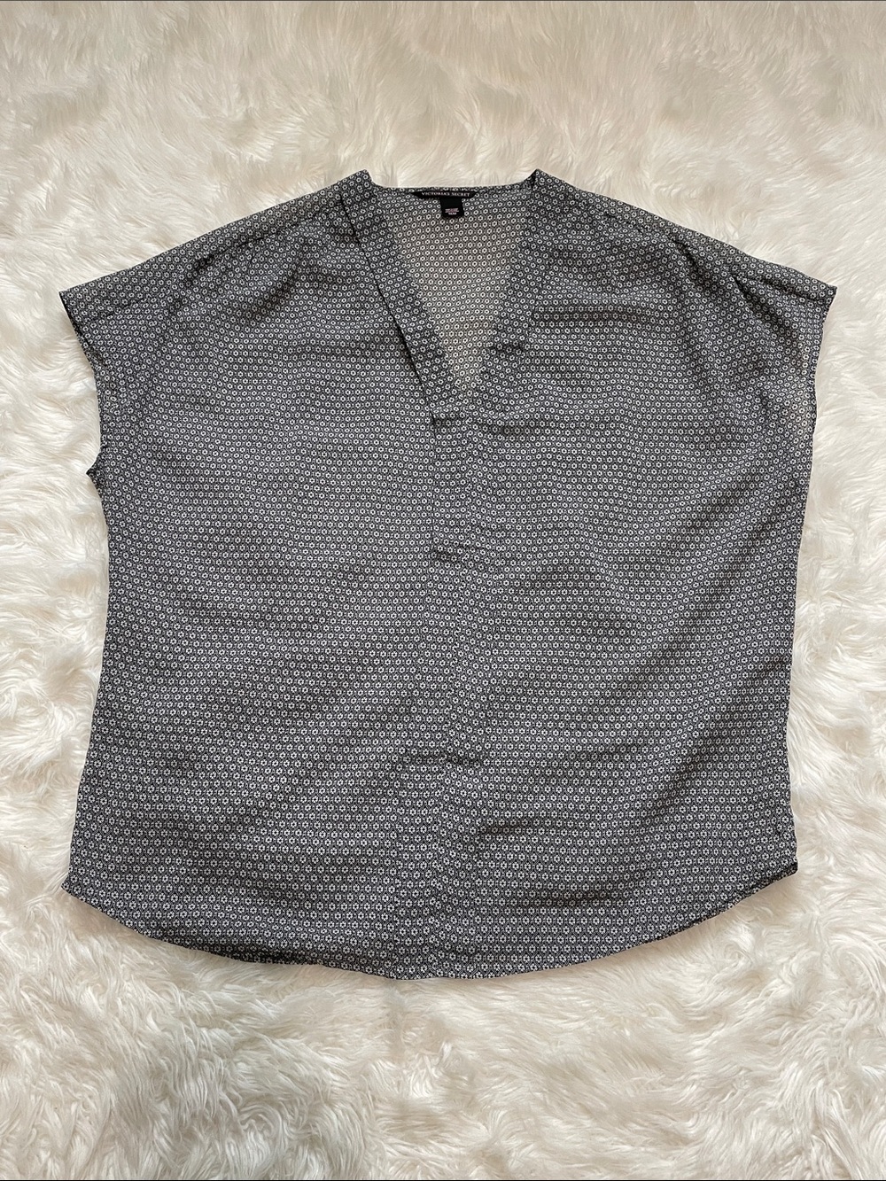 Victoria's Secret Pleated Deep V-Neck Blouse Geometric Print Black/White Medium
